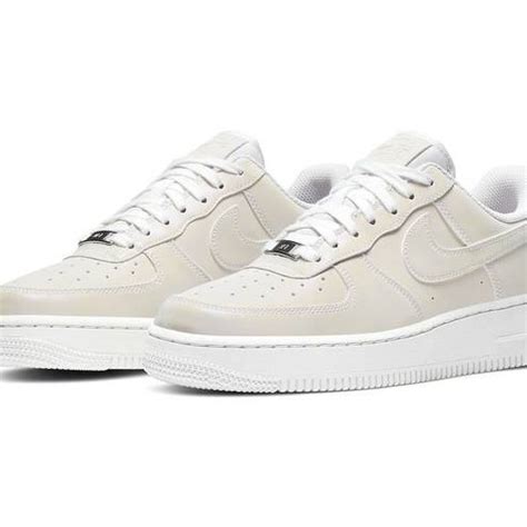 Diese Nike Air Force 1 leuchten im Dunkeln 